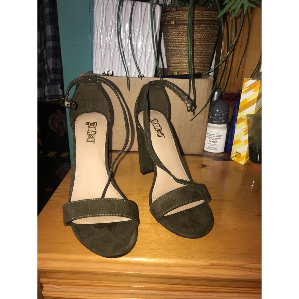 MILITARY GREEN HEELS